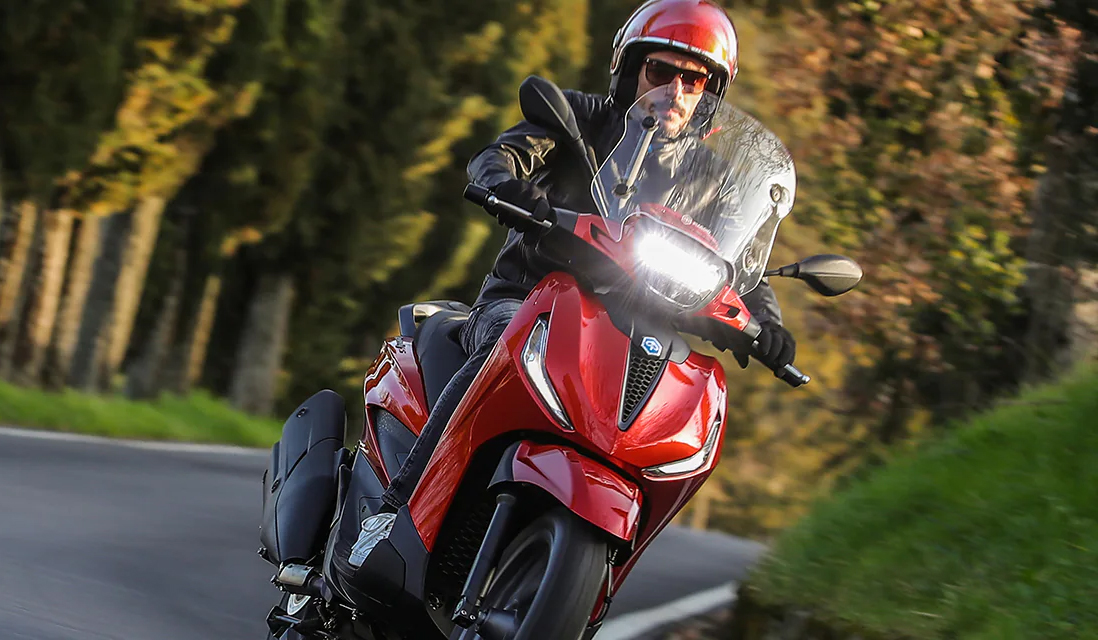 Piaggio_Beverly_1920x640